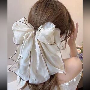 Elegant White Hair Bow with Pearl Accents K8
